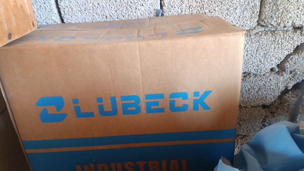 Tikuv mashinasi sotiladi yangi ochilmagn upakofkada