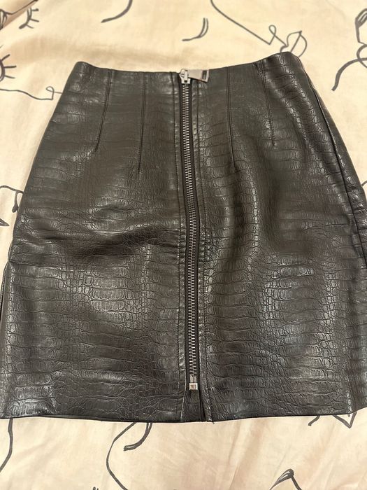 Къса кожена пола Stradivarius