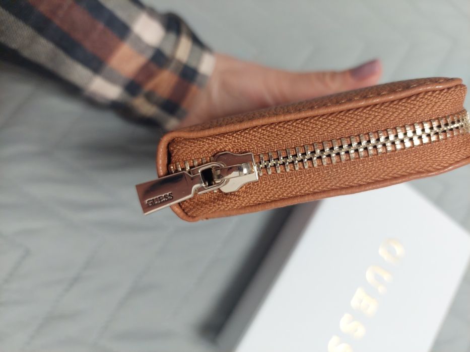 Ново портмоне GUESS