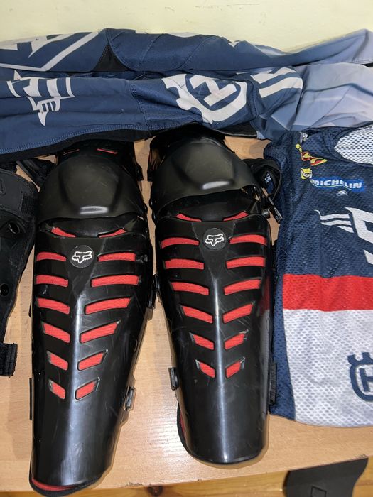 Екипировка Husqvarna S3 с наколенки и налакатници
