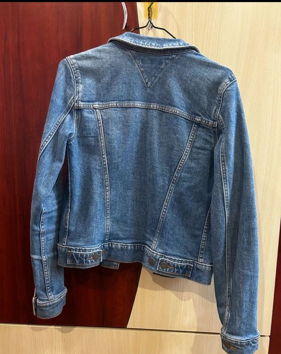 Vând geacă de blugi damă Tommy Jeans