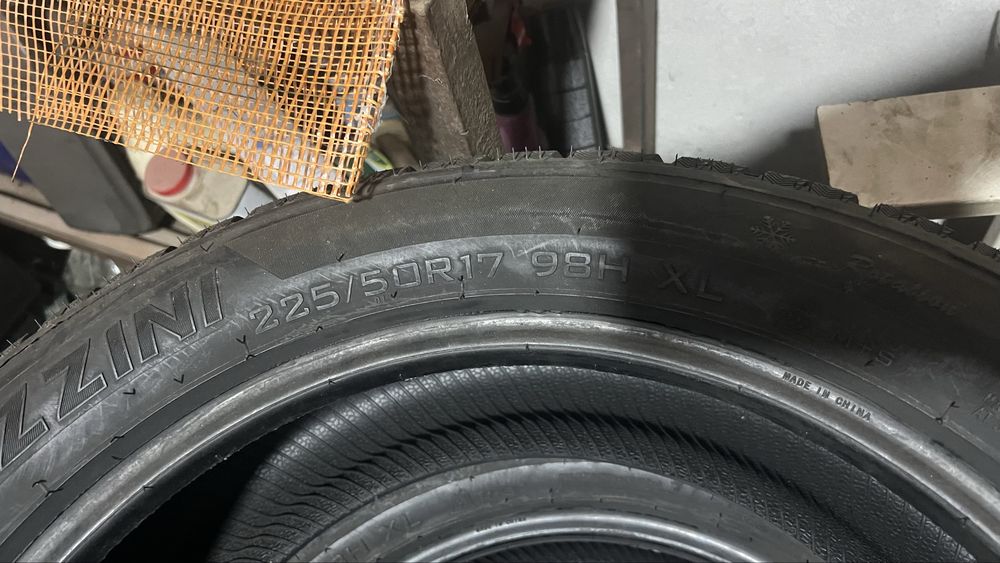 Зимни гуми нови 225/50-17 ДОТ 24