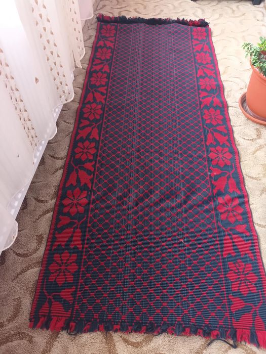 Covor țărănesc tradițional-model geometric