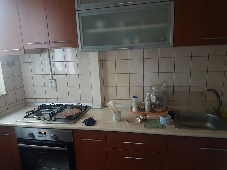 Apartament 3 camere zona 1 mai vizavi de biserica Sf Ion