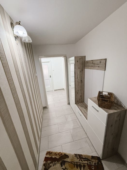 Inchiriez ap 3 camere  Metrou Gorjului 84metri