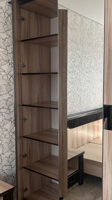 Продам стильный спальный гарнитур в современном дизайне.