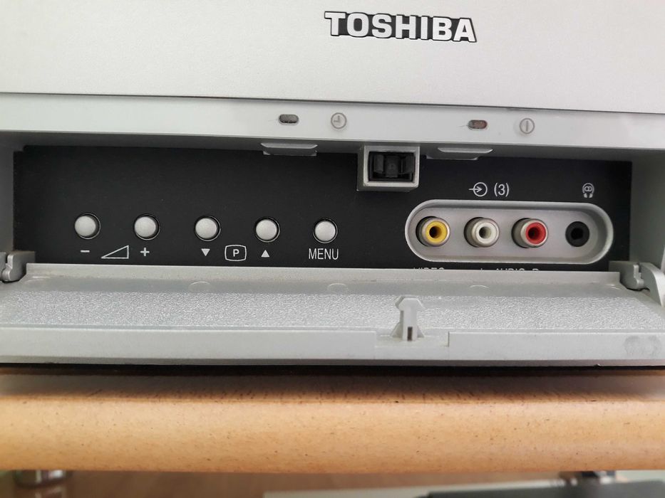 Televizor color clasic.