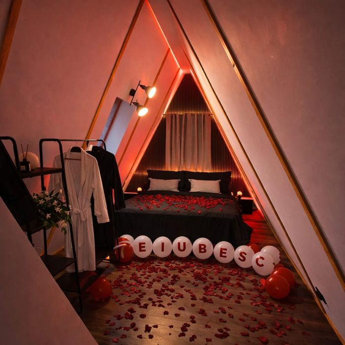 Refugiu A-Frame Premium în Predeal – Natură, Relaxare și Confort Total