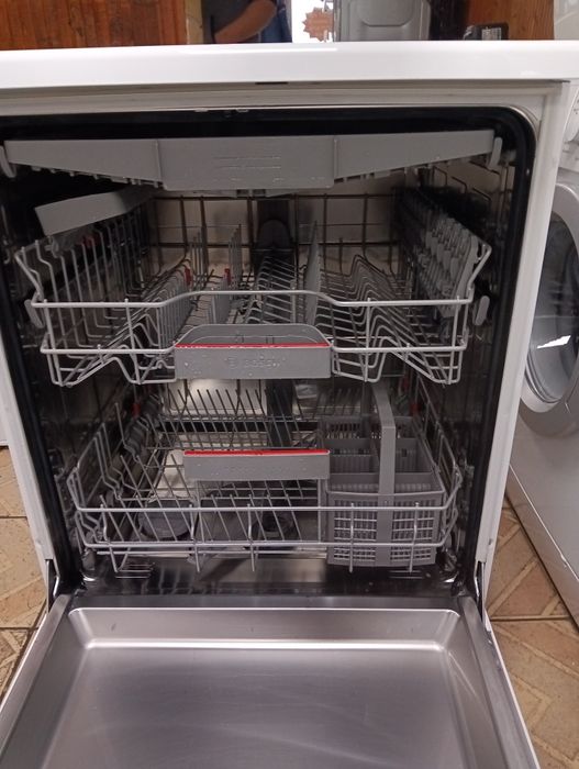 Свободно стояща съдомиялна Бош Bosch Serie 4  A+++ 60см 2години гаранц