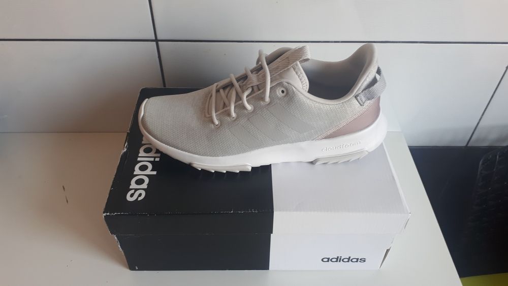 Vand adidasi diverse modele