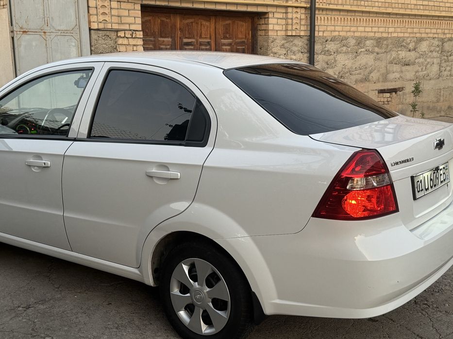 Нексия 3 сотилади