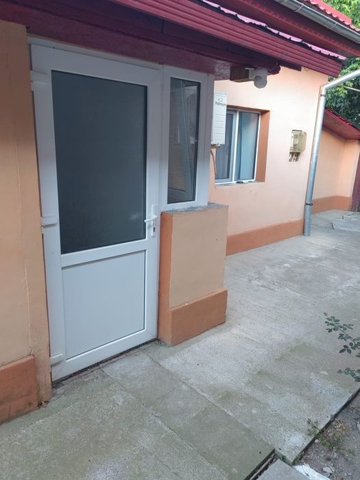 Închiriez o camera la casa