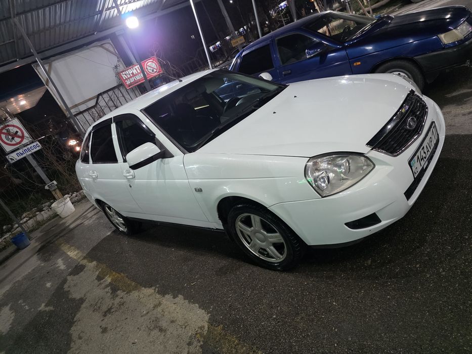 Приора хетчбек срочно