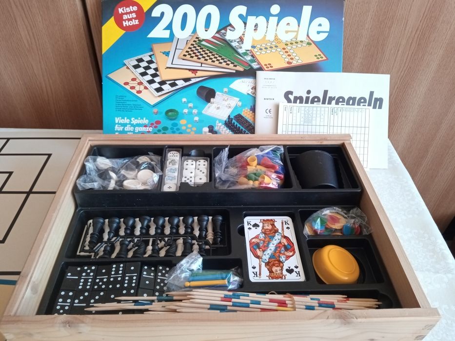 200 jocuri în cutie de lemn nou Germania sah table  domino , carti moara,mikado , dame