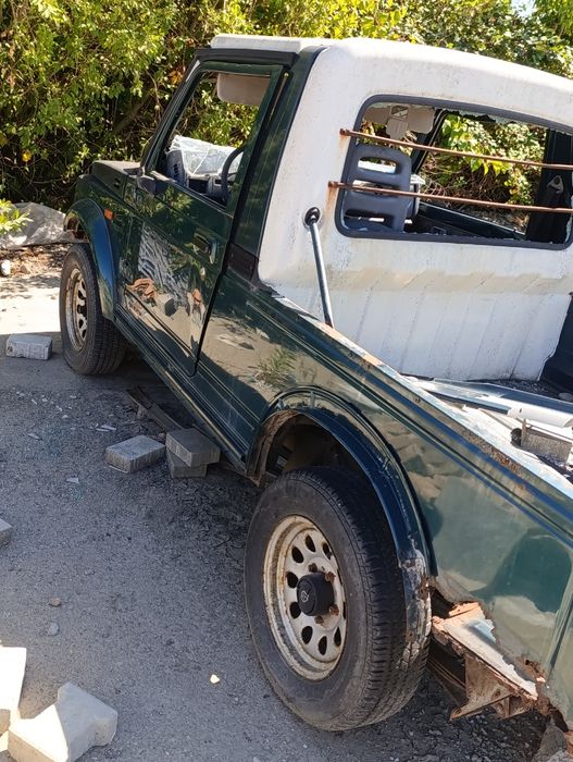 Vând doua bucăți Suzuki Samurai 1.9D