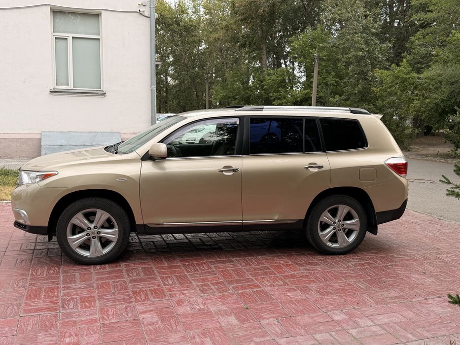 Продам Toyota Highlander 2011 г. объем двигателя 3.5