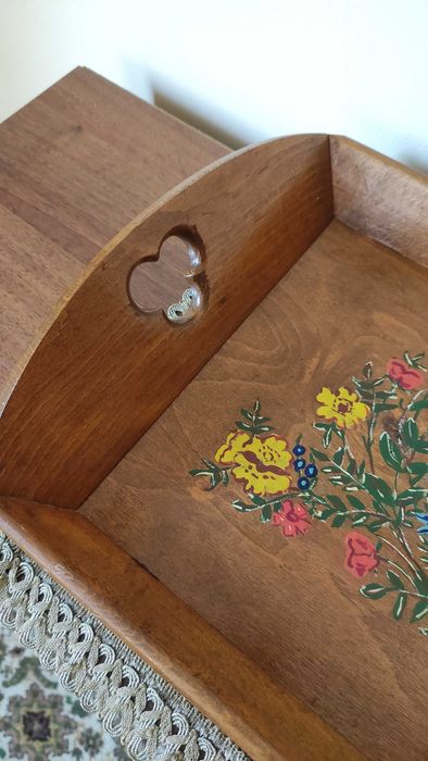 Стабилен дървен поднос с дръжки