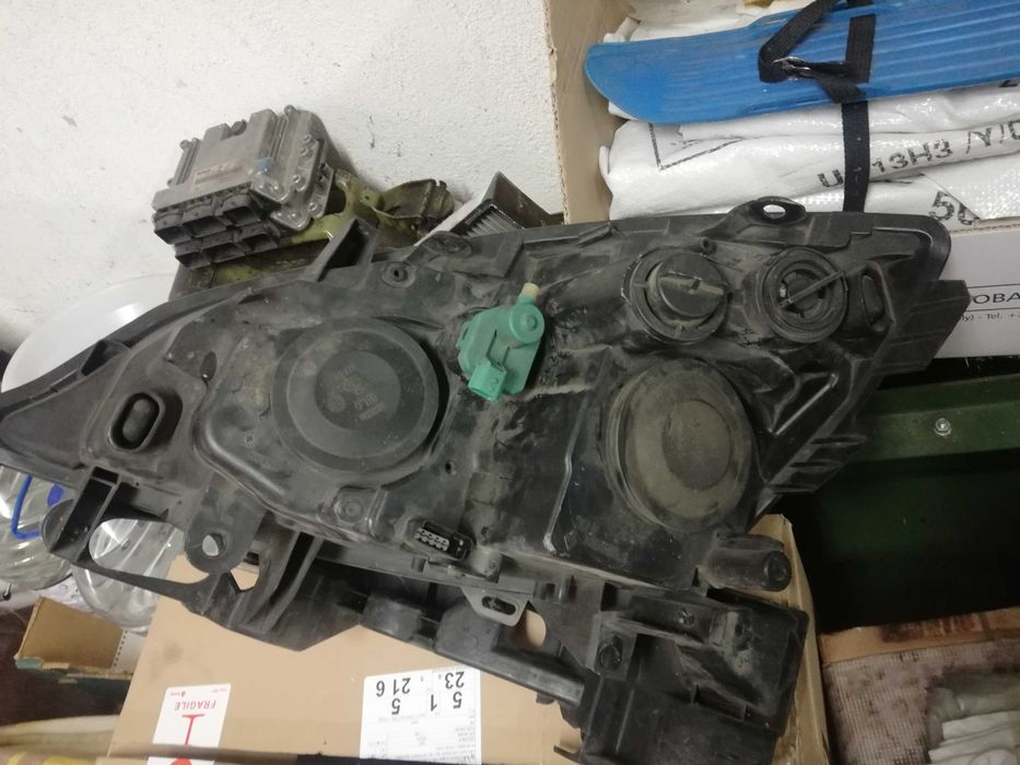 ПРОДАВАМ фар десен  с лупа за РЕНО МЕГАН-СЦЕНИК 2  -   2007 Г