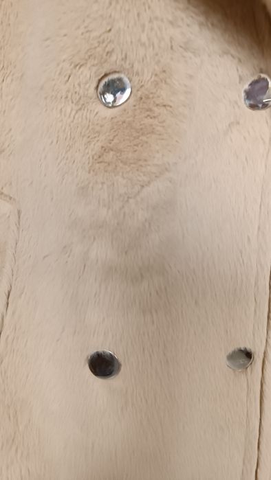 Палто  с къс еко косъм