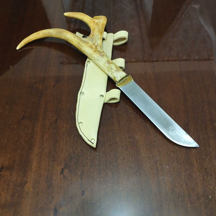 Нож с еленов рог
