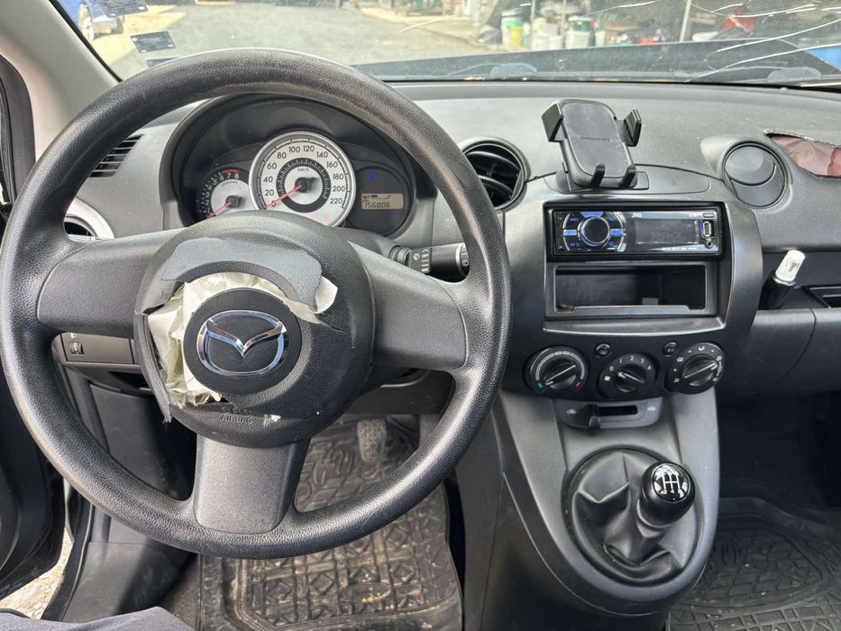 Mazda 2 1.3i Мазда 2 1.3 на части!!