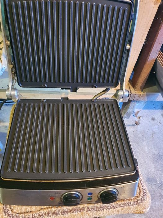 Vând gril electric și fripteoza dubla noua