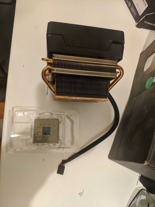 Procesor Ryzen 2700 cooler wraith max