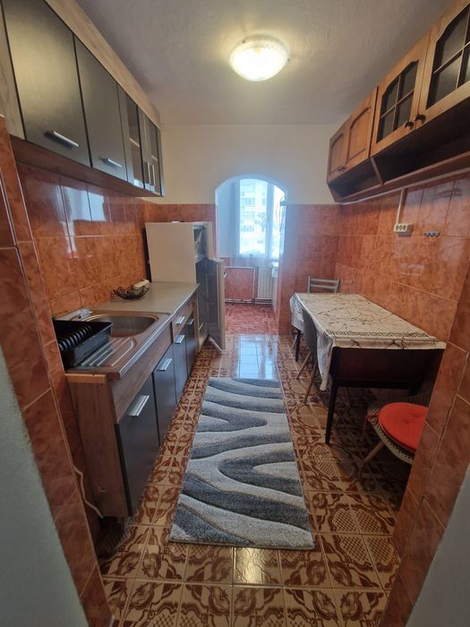 Închiriez apartament cu 3 camere/etaj 1