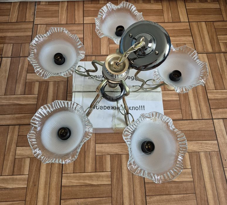 Люстра 5-рожковая, новая.