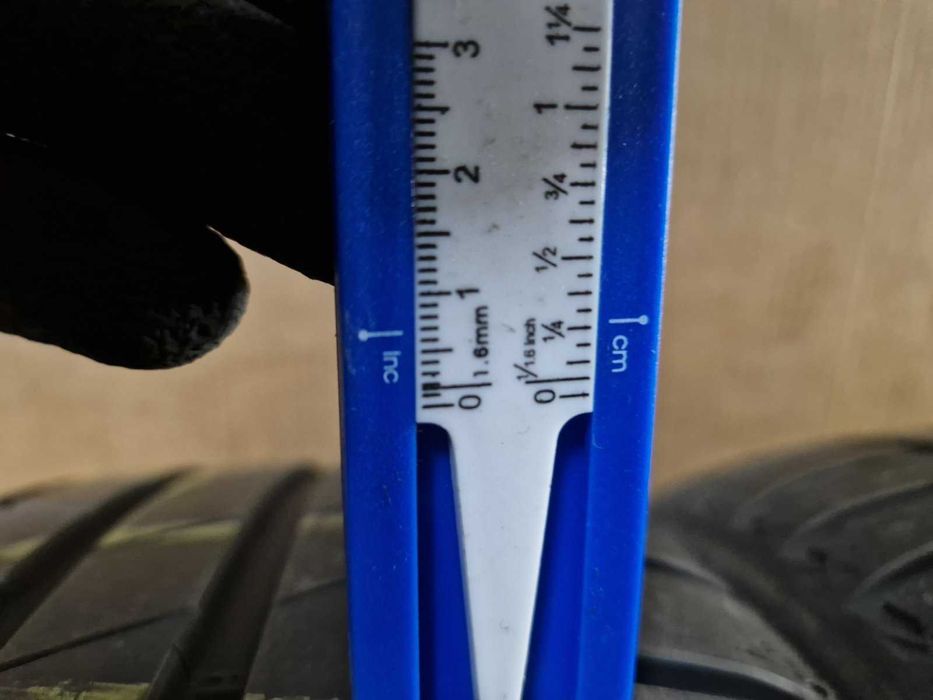 2 Bridgestone R17 215/50
летни гуми
DOT1520