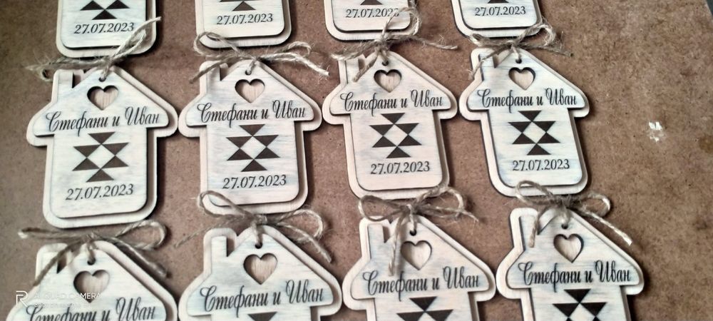 Гравирани дървени подаръчета за гости