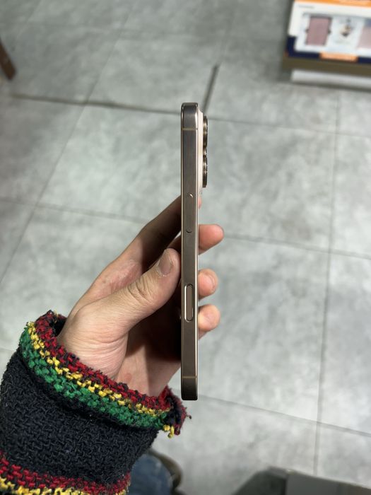 Iphone 16 pro 256 desert titanium