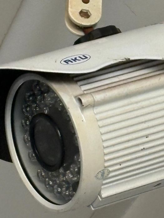 Vând sistem camere supraveghere Hikvision 6 perfect funcțional.