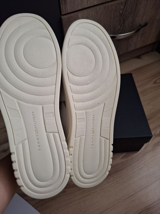 Tommy Hilfiger обувки