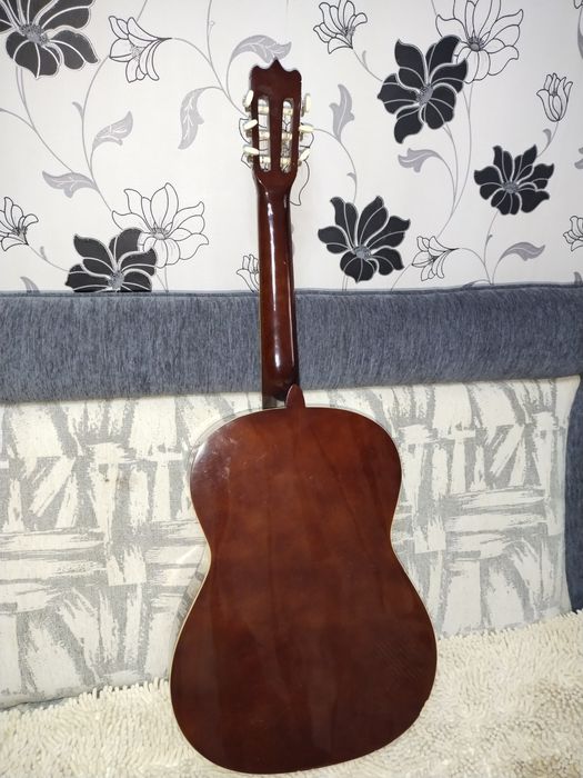 Продам гитару в отличном состоянии