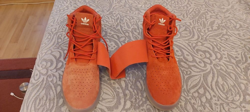 Vând Adidas Tubular