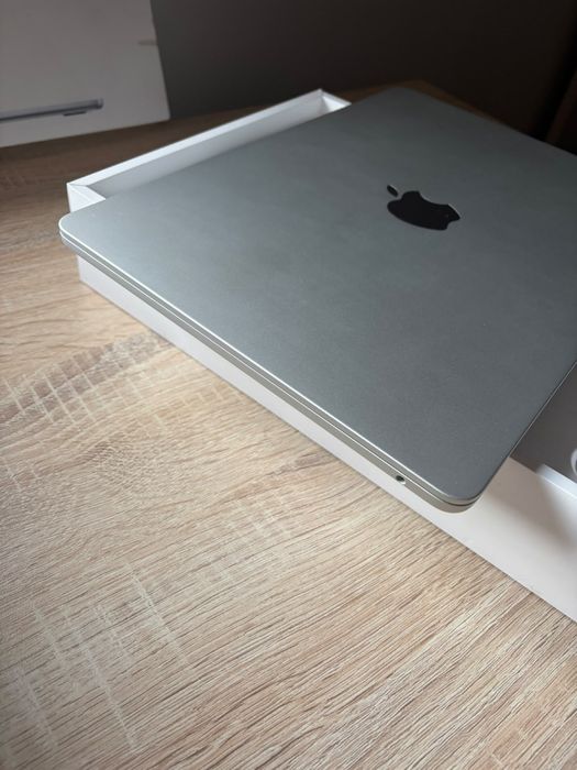 MacBook air 13 m2 8/256