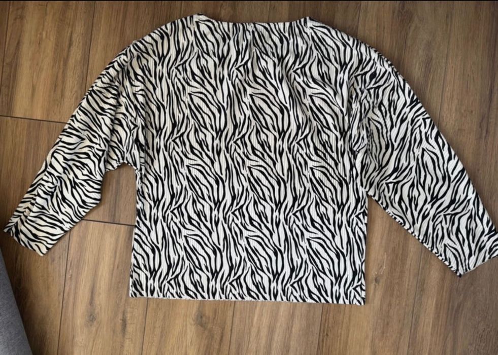 Bluza F&F, damă, mărimea L-XL, culoare alb negru, nouă