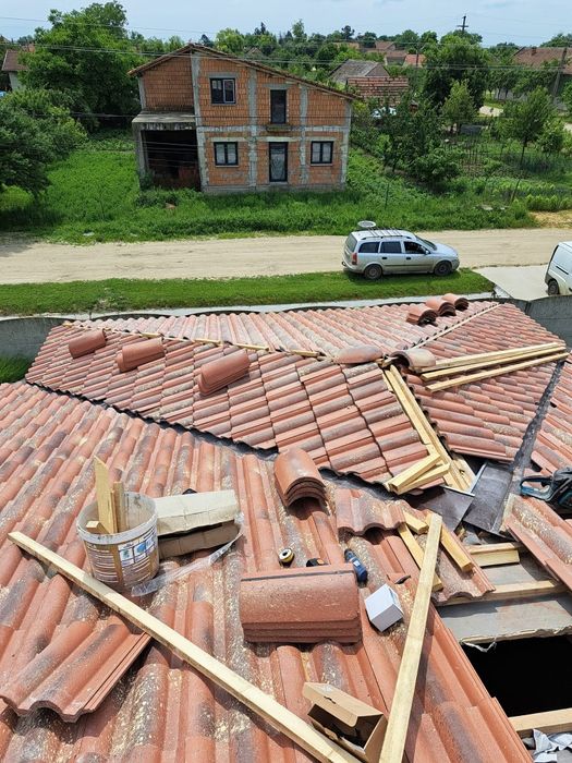 Echipa executam lucrări la rosu de la 75 euro mp construit