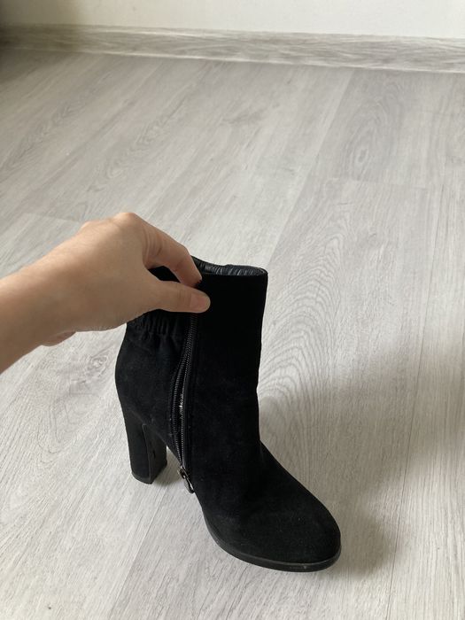 Короткие ботинки на каблуке