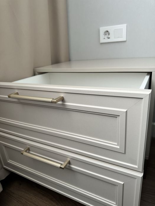 Продам прикроватную тумбу