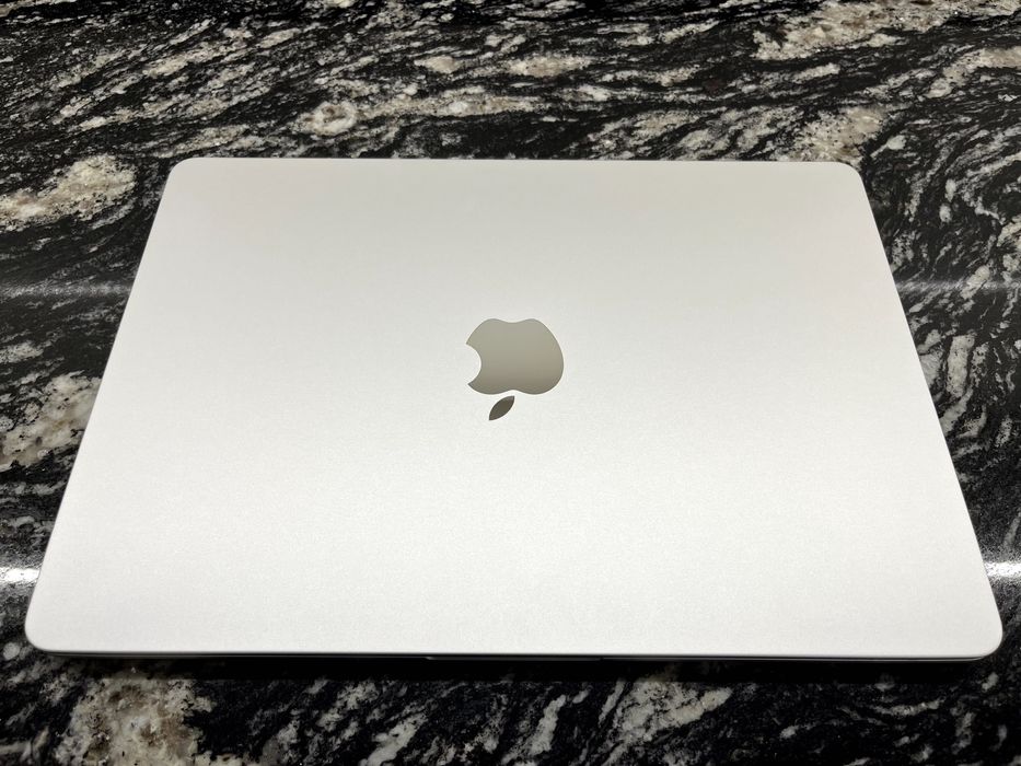 Macbook Air M3 13" 8 GB RAM 256 GB SSD 2024