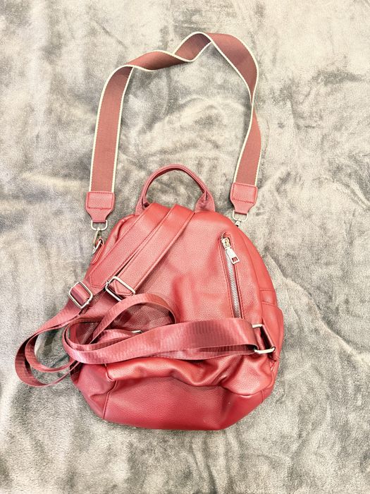 Раница в цвят бордо, запазена 10€