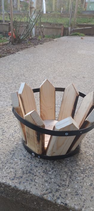 Дървени кашпи за саксии