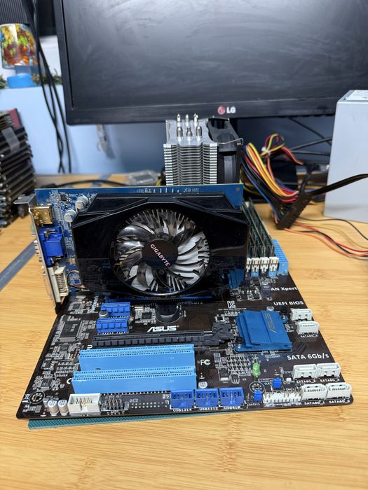 Kit placa de baza Amd FX 8350 8-core 4.00 ghz 8gb ram 1 gb video