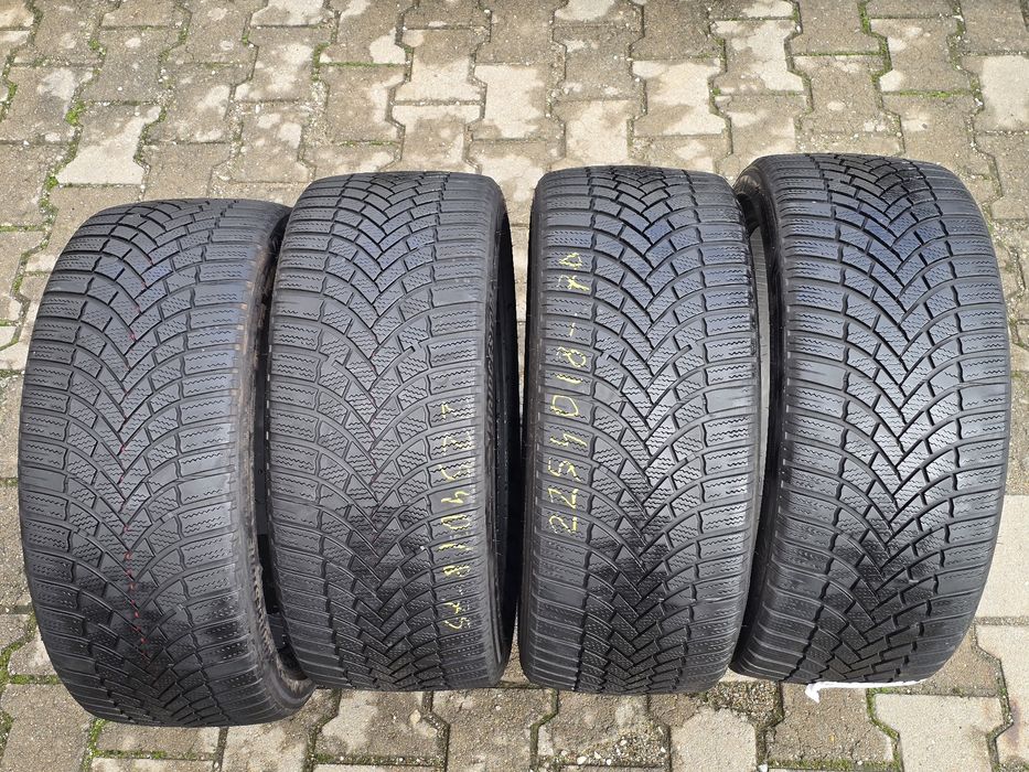 225 40 18  Bridgestone