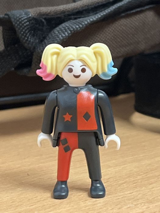 Харли из колекций Kinder DC.