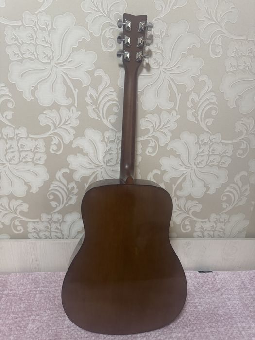 Продам гитару YAMAHA