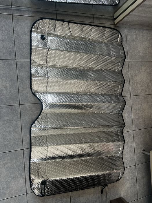 Слънцезащитен сенник за кола