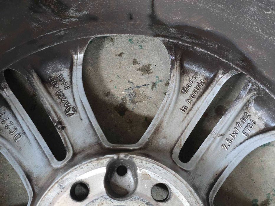 Гуми 4бр Pirelli 235/65/R17 с оригинални Джанти за Mercedes GLC